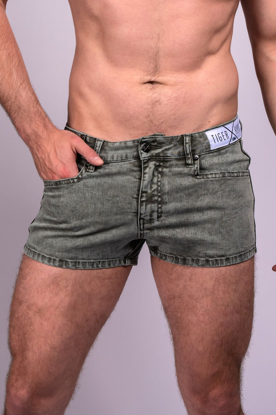 CEETEE BLACK SNOW WASH Short